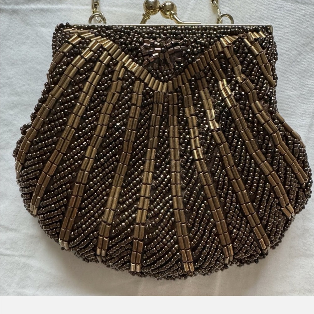 VINTAGE LA REGALE BEADED BAG EVENING SHELL CLAM CLUTCH PURSE WITH CHAIN COOPER